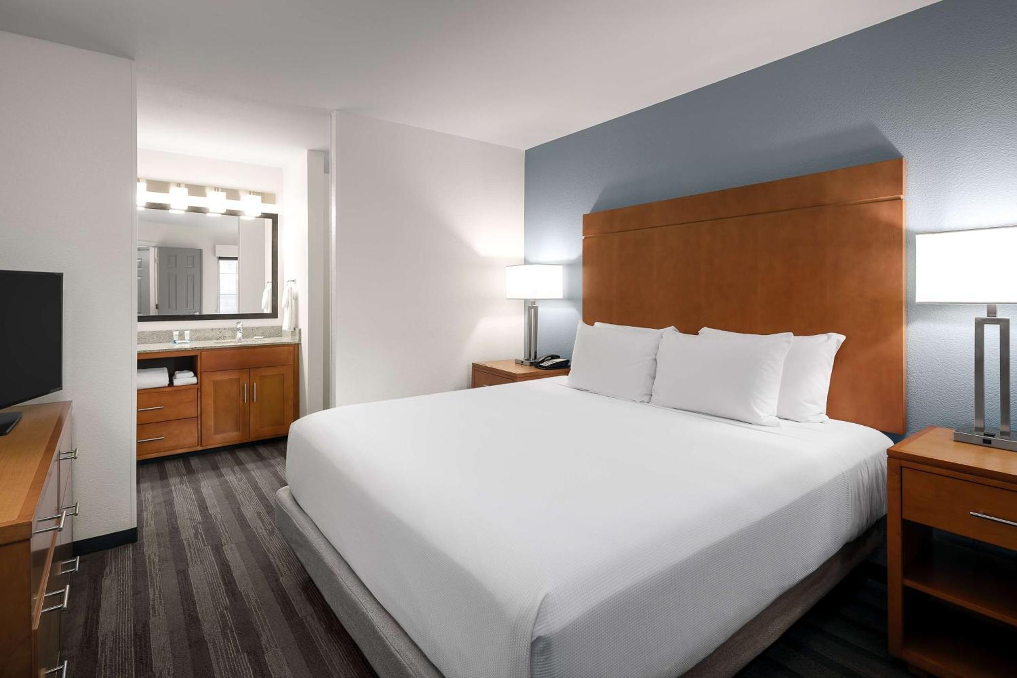 One-Bedroom King Suite,1275930217:JPEG