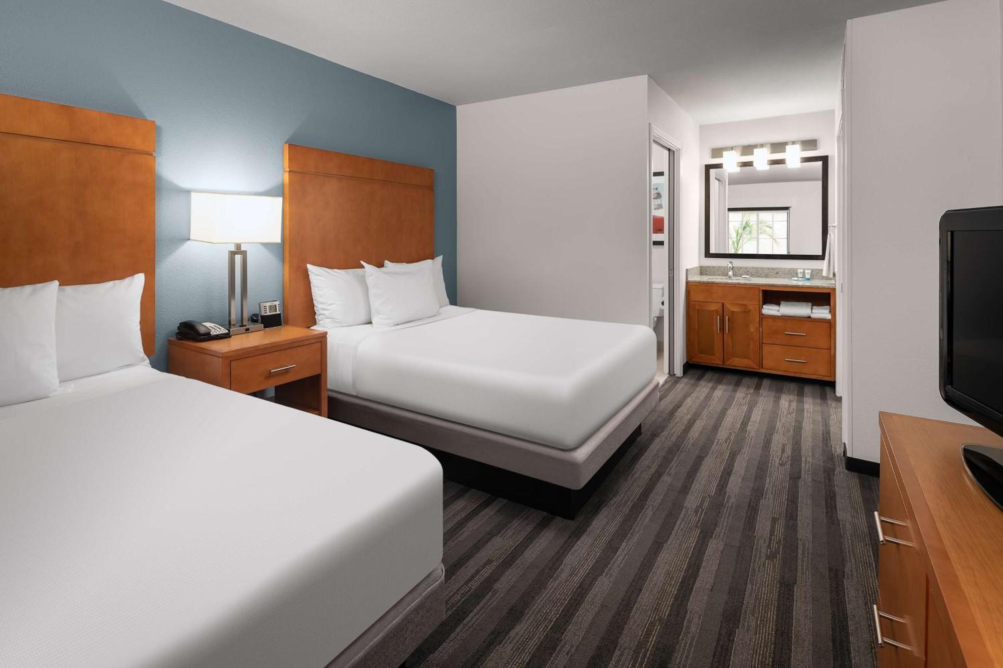 Two-Bedroom Suite,1275929656:JPEG