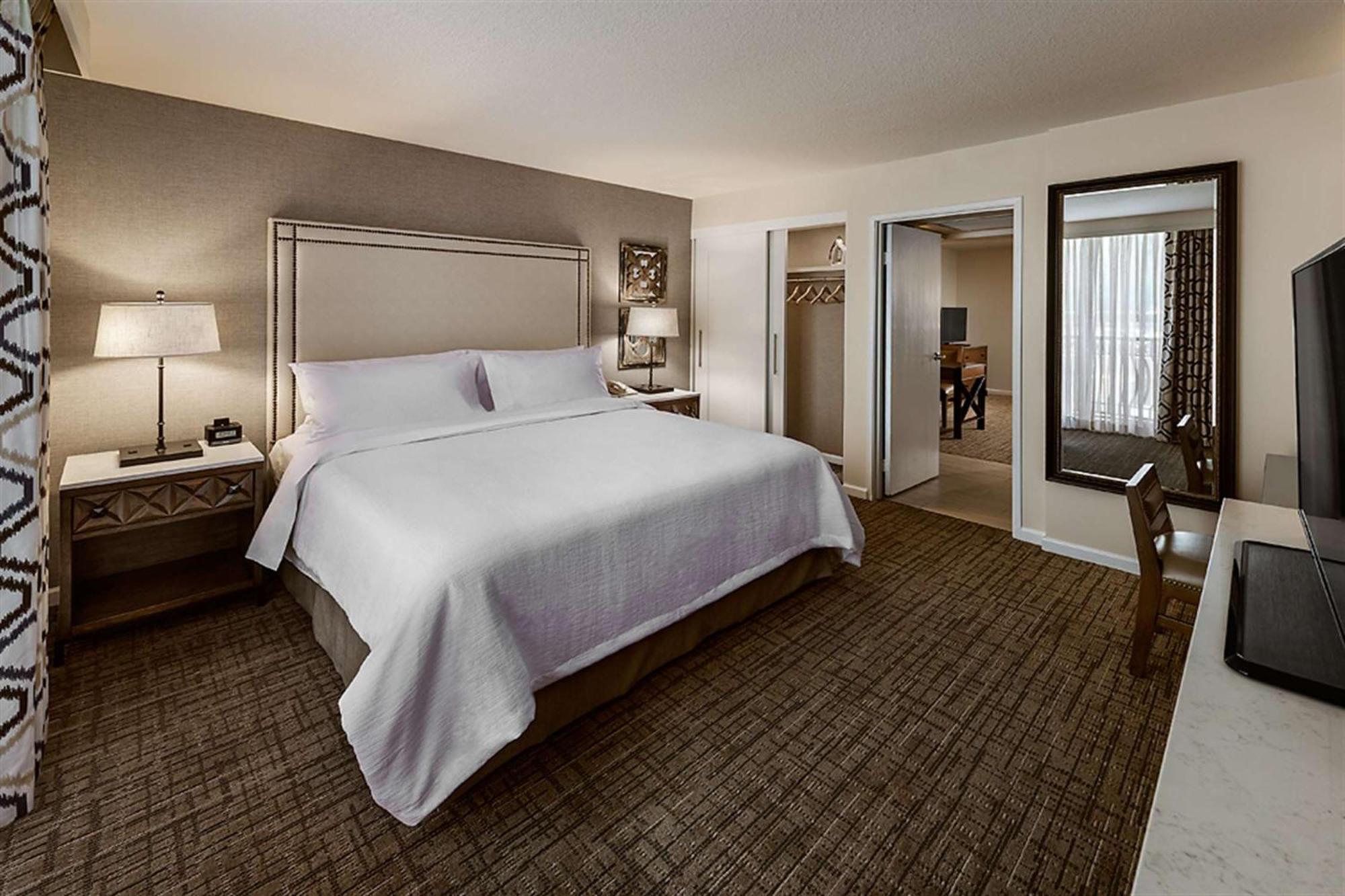 One-Bedroom King Suite,1551484435:JPEG